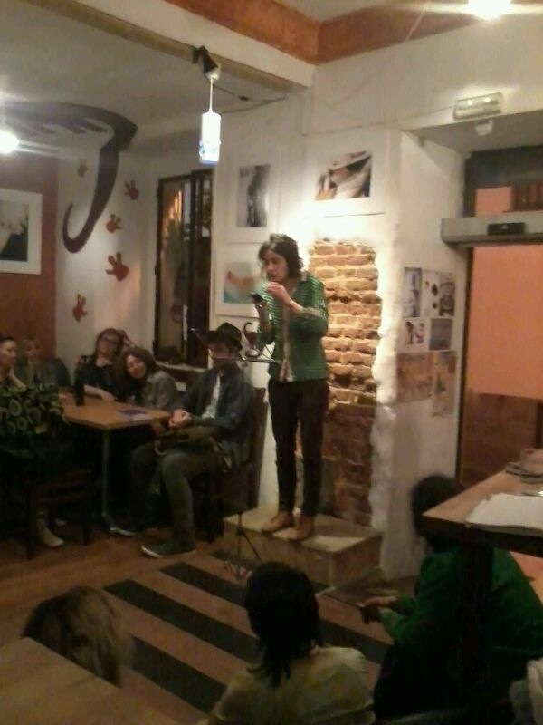 La poeta Olaia Pazos lee en El Dinosaurio todavía estaba allí