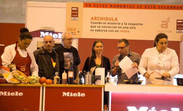 En el escenario de Apunto en Gourmets. Foto: Jorge Gutiérrez Narro