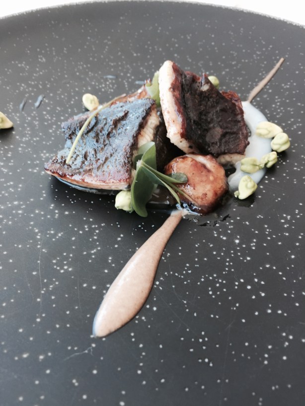 Anguila, tuétano y garbanzo verde. Restaurante Culler de Pau. El chef ha muerto